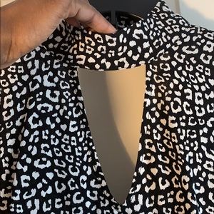H&M Tops - Printed Key Hole Neck Blouse H&M Tops - Printed Key Hole Neck Blouse